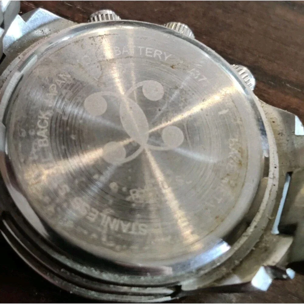 CC Quartz Impressive Faux Chrono Silver Tone Watch Untested